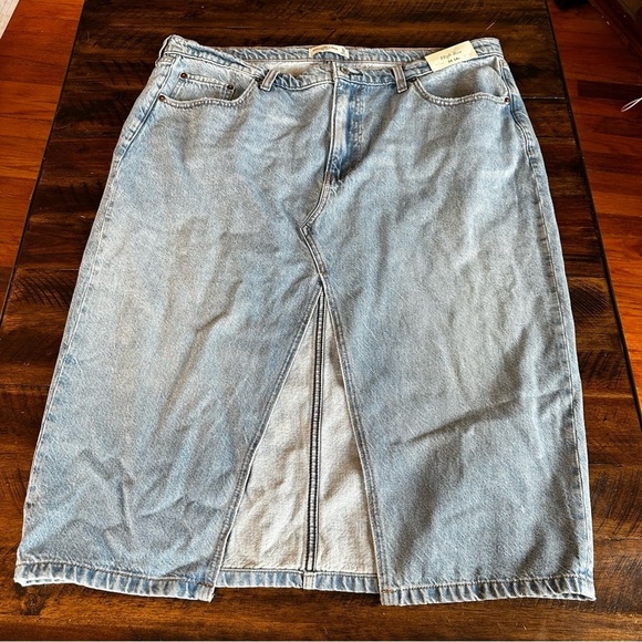 Abercrombie & Fitch High Riee Denim Midi Skirt Size 34P - Picture 2 of 4